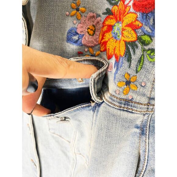Chico's Womens Embroidered Floral Jean Jacket Shacket Stretch Welt/Chest Pockets - Picture 8 of 15